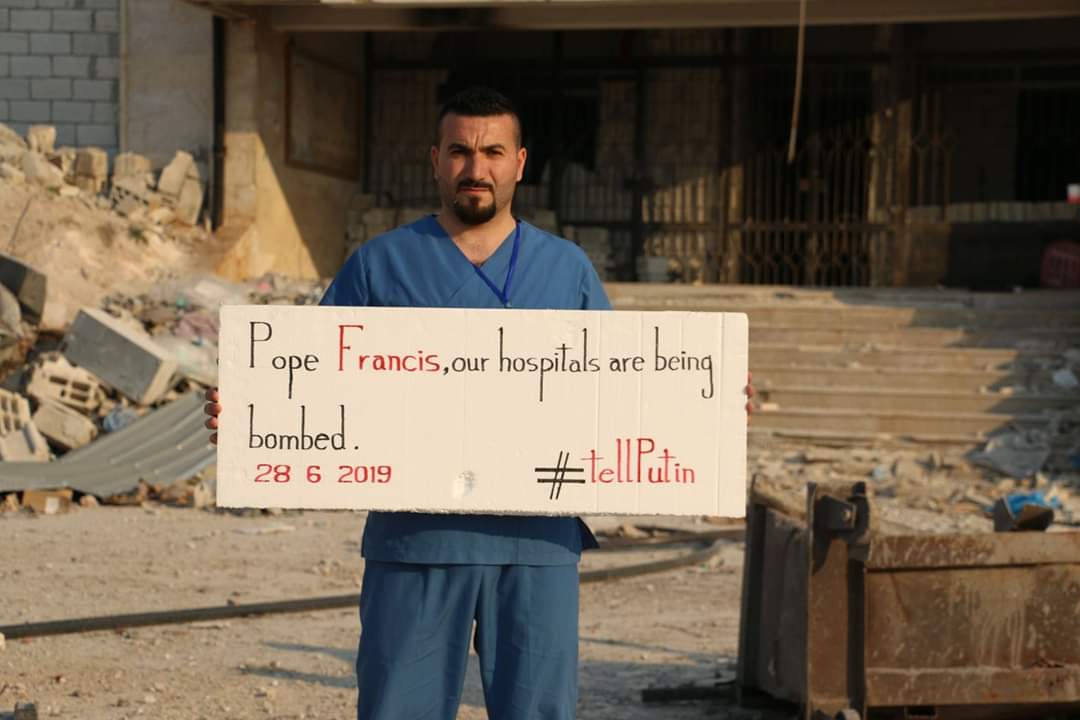 ThomasVLinge's tweet photo. #Syria: Syrian civilians in #Idlib are picturing themselves with messages for Pope Francis, who is set to meet President #Putin on Thursday. https://t.co/DdnqeEuBSp