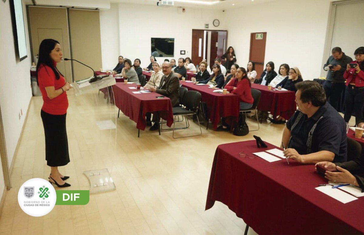 DIFCDMX's tweet photo. Esta mañana la Directora General del DIF @esthela_damian, acompañada por Directores de las diversas áreas del Sistema, sostienen reunión con la Junta de Asistencia Privada en el Centro de Capacitación e Información de Sector Social #CECAPISS-JAPDF. https://t.co/tCyX2RqvFq