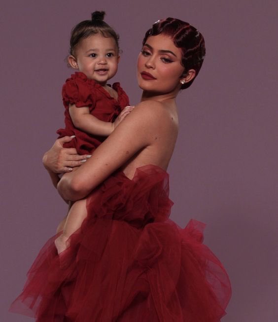 Female_Outfit's tweet photo. Kylie Jenner x Baby Stormi https://t.co/vvJzgr6RzB