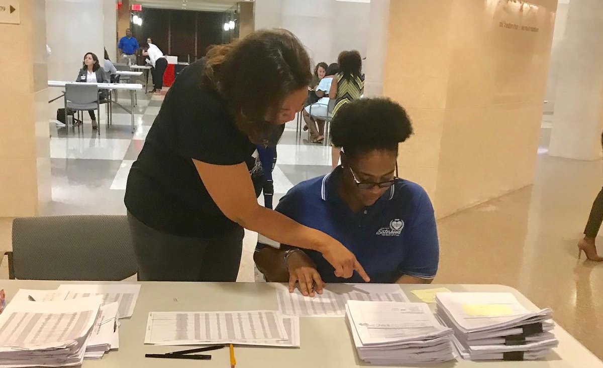 MeckClerk's tweet photo. In partnership with @charmeckda, Mecklenburg County Public Defender’s Office, Mecklenburg County SelfServe Center (@MeckCourts) and @ncprobono, the Mecklenburg County Clerk’s Office helped to host a free Criminal Record Expunction Clinic at the Courthouse on June 29, 2019. https://t.co/GOKKFts6Yc