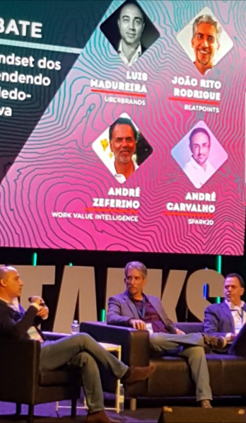joaorito's tweet photo. "O mindset do empreendedor digital, a Era da experiência e os desafios da Transformação Digital nas empresas de Portugal e do Brasil", um pouco do tema do debate que participei no palco Expo Digitalks 2019 Lisboa. #digitalkspt #compartilhandoconhecimento https://t.co/T5ecUdhc2H