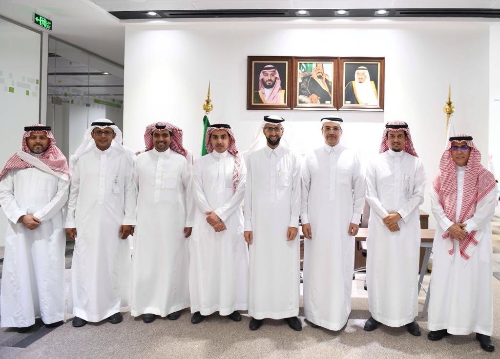 Cluster1_Riyadh's tweet photo. #التجمع_الصحي_الأول_بالرياض و الهيئة العامة للغذاء والدواء يوقعان إتفاقية لإنشاء مكتب لرصد بلاغات الأعراض الجانبية للأدوية والأجهزة الطبية .
بحضور الرئيس التنفيذي للتجمع الصحي الأول د.صالح التميمي و الرئيس التنفيذي للهيئة العامة للغذاء والدواء د. هشام الجضعي . https://t.co/sYwo58lfuB