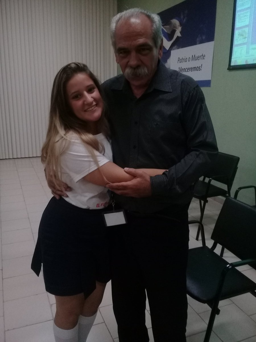 LeidyLaura981's tweet photo. El @MINSAPCuba nos acompaña durante esta mañana en la sesión del Consejo Nacional de la @de_feem brindandonos una actualización de los acuerdos del II Encuentro de Ciencias Medicas. @DrRobertoMOjeda @japortalmiranda @DiazCanelB @SecUJCuba @UJCuba https://t.co/LCQtoXWecn