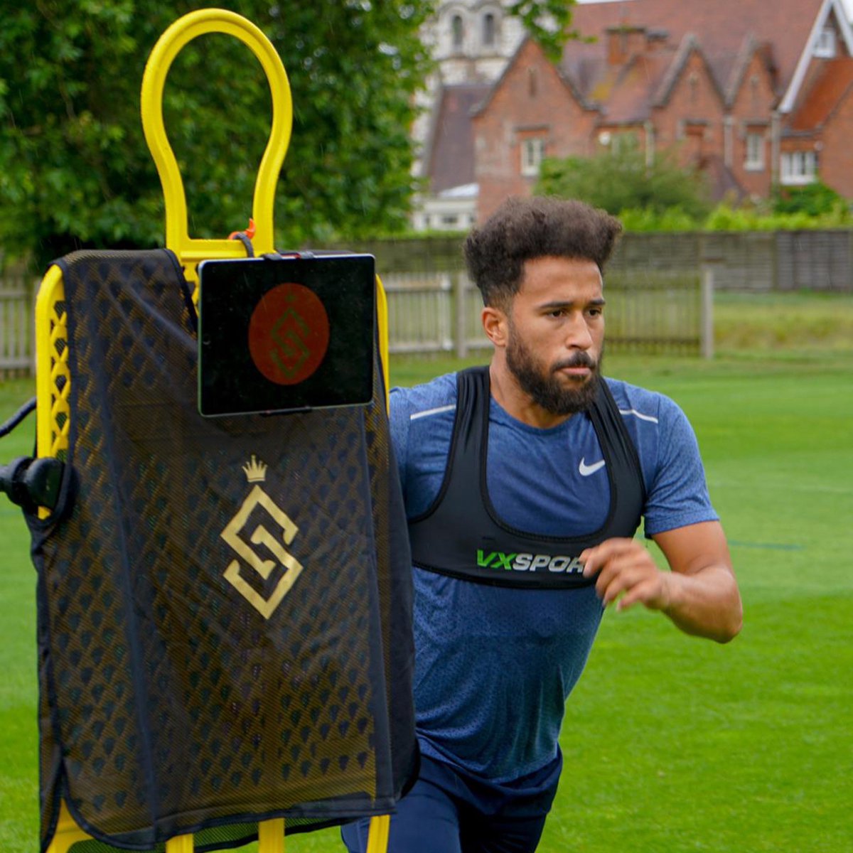 CompleteAthlete's tweet photo. #TipTuesday Always strive to be better and train harder. That's what the real elite are like. [📷: @superiorstriker] https://t.co/nZPXogXTAb