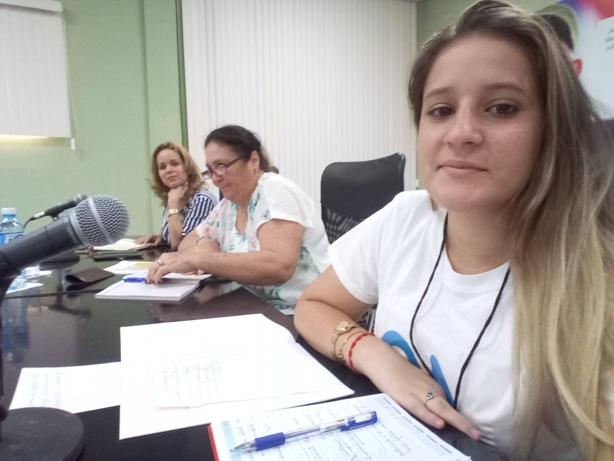 LeidyLaura981's tweet photo. Intercambio de los miembros del Consejo Nacional con el @CubaMined, trazando las prioridades de conjunto para el trabajo en esta etapa pq #SomosCuba. @DiazCanelB @DrRobertoMOjeda @SecUJCuba @elsa_ena @Eugenio81236889 @mansodiaz71 https://t.co/JqueaOUduQ