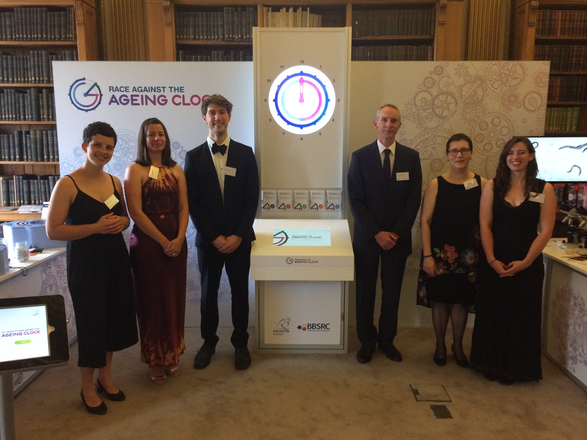 DrJoScience's tweet photo. A year ago we were at the @royalsociety summer science exhibition VIP evening with fellows. A fantastic time that week talking cutting edge #research with families, school groups, the public and FRS fellows and VIPs with @BabrahamInst #AgeingClock exhibit. #RSSE #summerscience https://t.co/DaSI6FzrDh