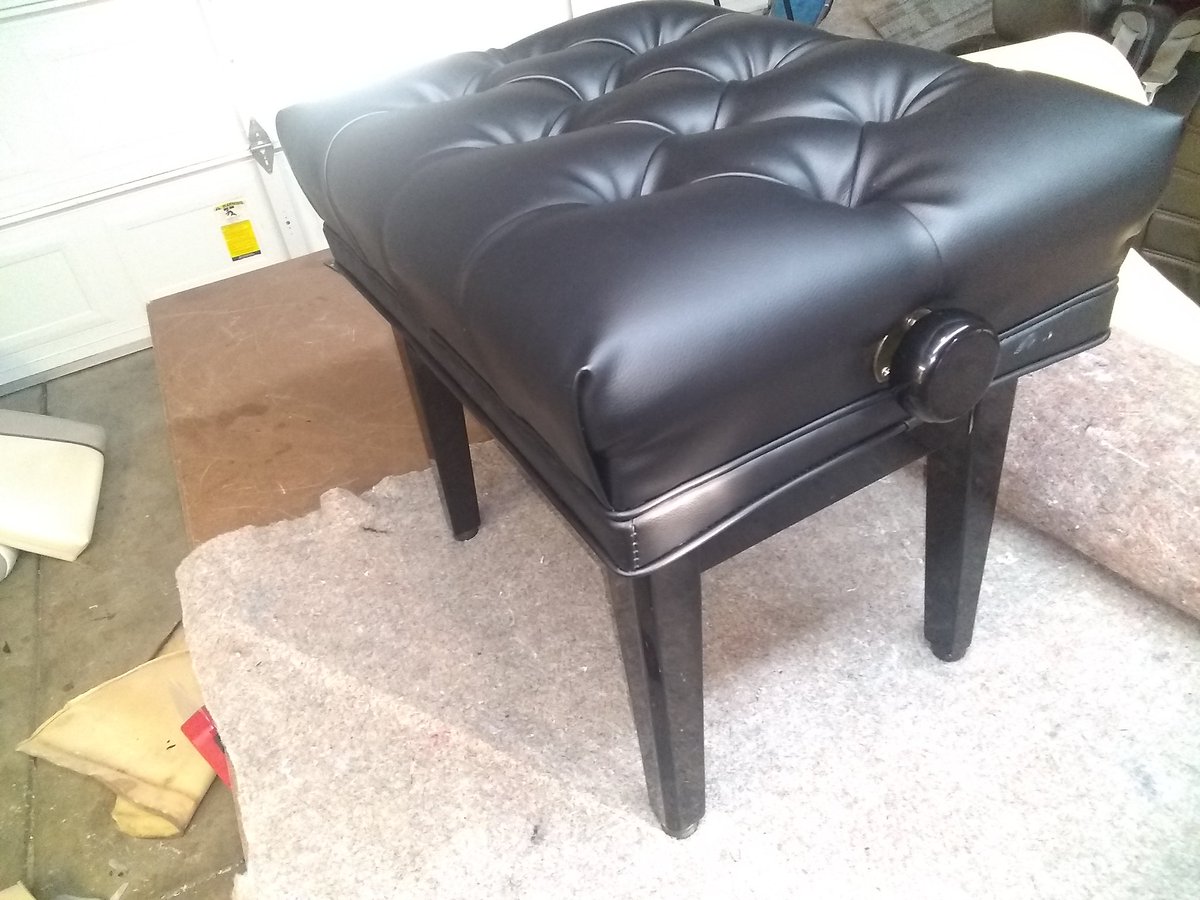 UNSTOPPABLEMAX's tweet photo. Just did a piano chair here's a before and after picture https://t.co/MwYKgJXQXB