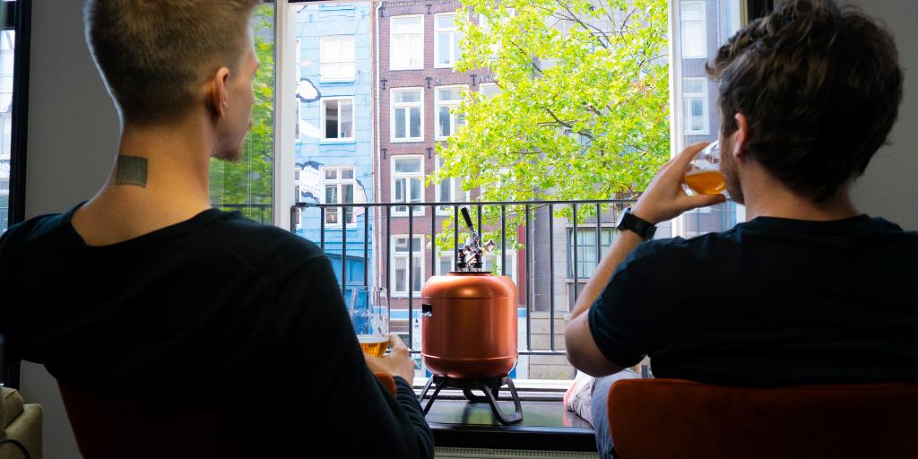 MyMiniBrew's tweet photo. Sitting in the midst of summer, we decided to kick back and relax with friends, enjoying a fresh cold craft beer straight from the keg! What a time to be alive!  

#craftbeer #beer  #beergeek #beerlover #craftbeerlover #cheers #drinklocal #beerporn #minibrew https://t.co/eSOeUMfbdg