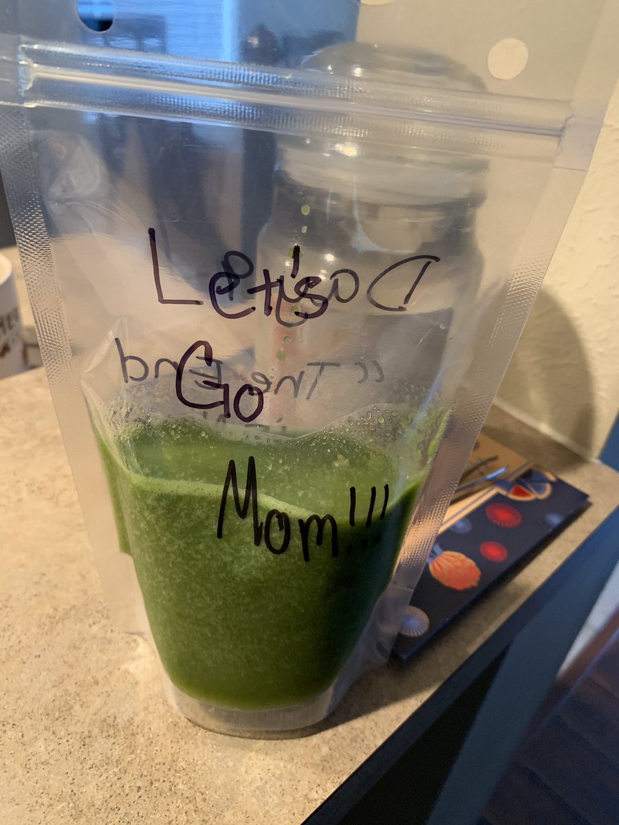changelle's tweet photo. I love my “Tweet Baby”...my daughter motivating me to finah strong! Thank you @AngelleWindie ❤️💪🏾 #letsgomom #10daysmoothiecleanse #day9 #jjsmith https://t.co/8kYrcj0UYX