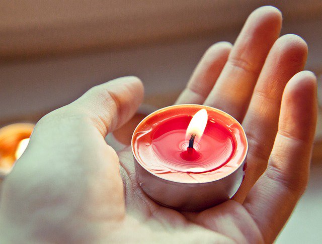 NickStephen94's tweet photo. This video came through on the @E14Community newsletter. Very interesting use of a basic household item 🕯️ to create power. https://t.co/Uqu00NIZ2V https://t.co/n8O97yVKA6