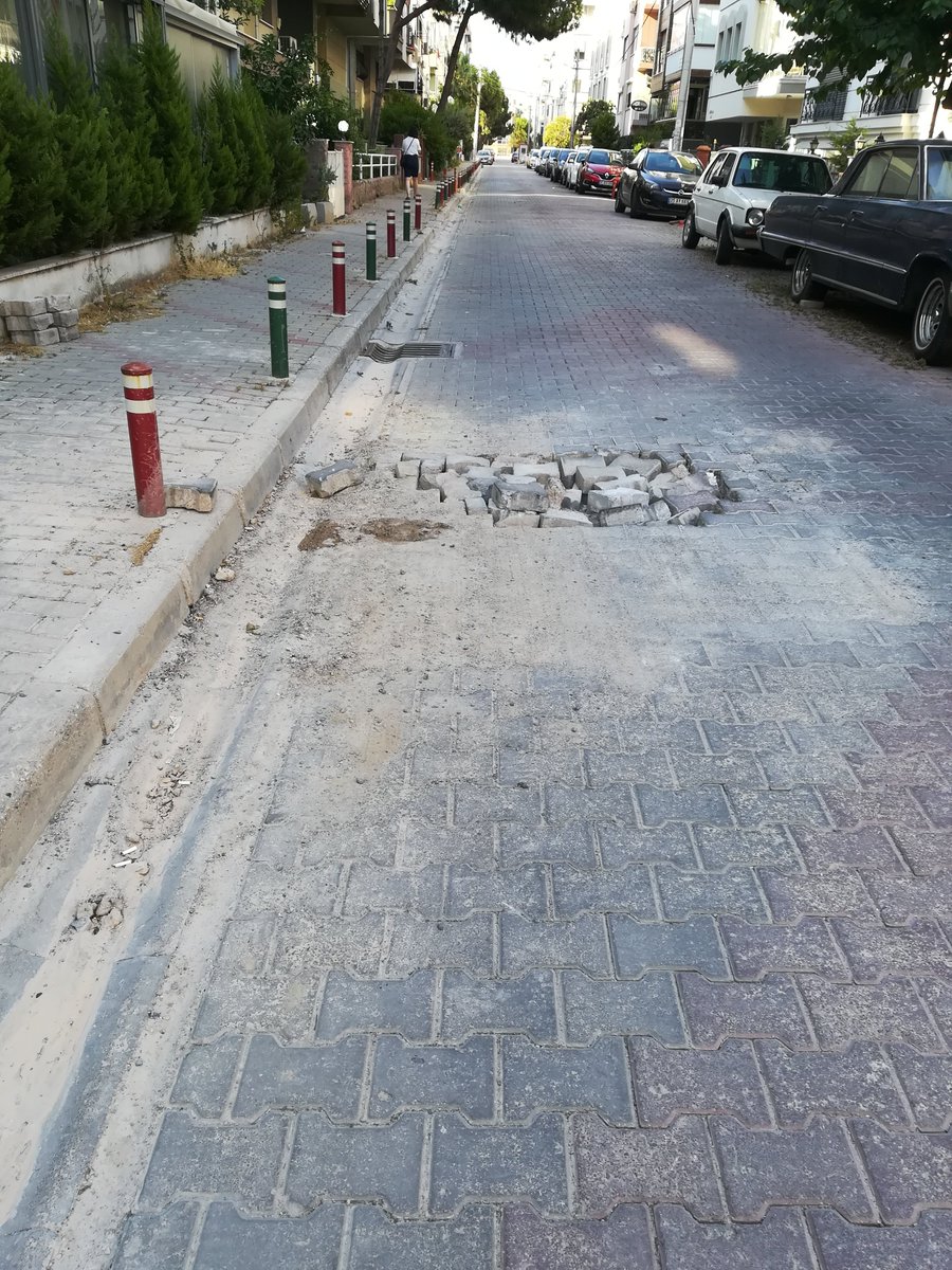 LeonWalras1834's tweet photo. Bostanlı Mahallesi Dr Mehmet ziyaettin ertemer sokak, 2 haftadır bu halde. @izmirhim yardımcı olur musunuz? https://t.co/7M9YweSEi8