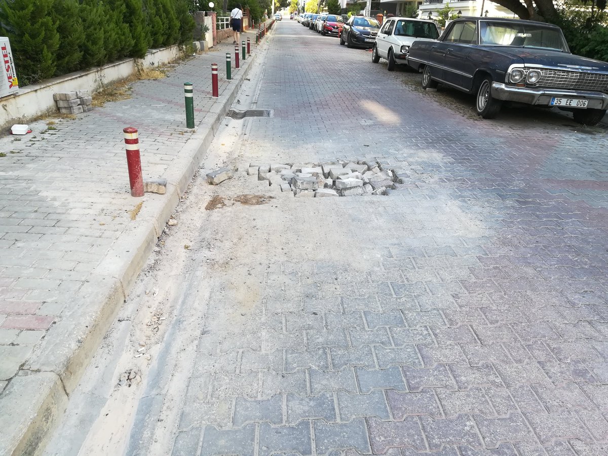 LeonWalras1834's tweet photo. Bostanlı Mahallesi Dr Mehmet ziyaettin ertemer sokak, 2 haftadır bu halde. @izmirhim yardımcı olur musunuz? https://t.co/7M9YweSEi8