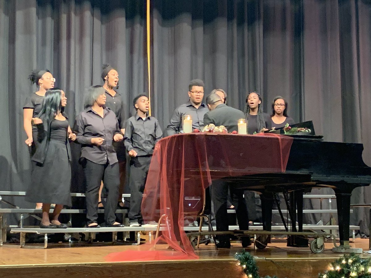 DubCLions's tweet photo. @dubc_chorus Holiday Concert 🎄#DubCFlashback 12.7.18 #ChristmasinJuly #DubCLevelUp #neveradullmomentatthedub #oohtobeaLION https://t.co/llsVCuKhZw