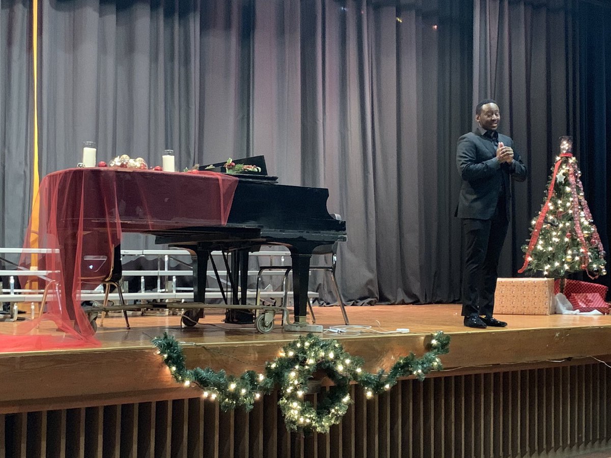 DubCLions's tweet photo. @dubc_chorus Holiday Concert 🎄#DubCFlashback 12.7.18 #ChristmasinJuly #DubCLevelUp #neveradullmomentatthedub #oohtobeaLION https://t.co/llsVCuKhZw