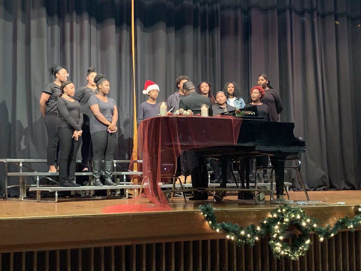 DubCLions's tweet photo. @dubc_chorus Holiday Concert 🎄#DubCFlashback 12.7.18 #ChristmasinJuly #DubCLevelUp #neveradullmomentatthedub #oohtobeaLION https://t.co/llsVCuKhZw
