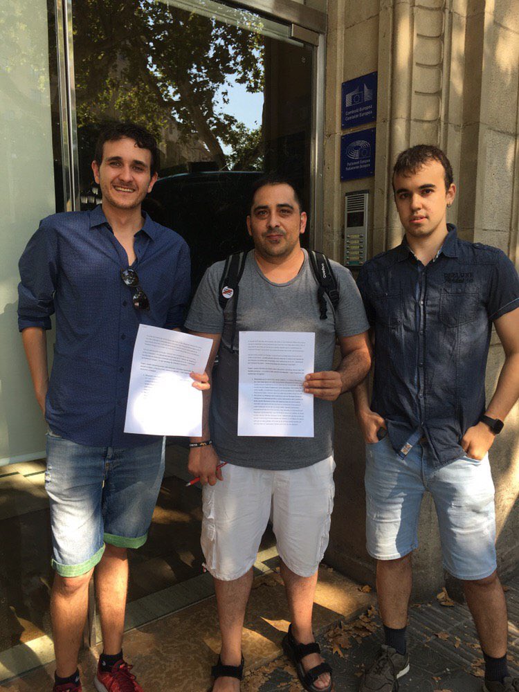 📣 Hola @EUinBCN ‼️

Tenim un parell de dubtes 🧐

Heu deixat de ser una institució pública❓

Sou una institució d’esquenes a la ciutadania❓

O potser el poble de Catalunya no som ciutadania⁉️

Si us molesten els nostres manifestos, deixeu-nos exercir els nostres drets ✊🏻