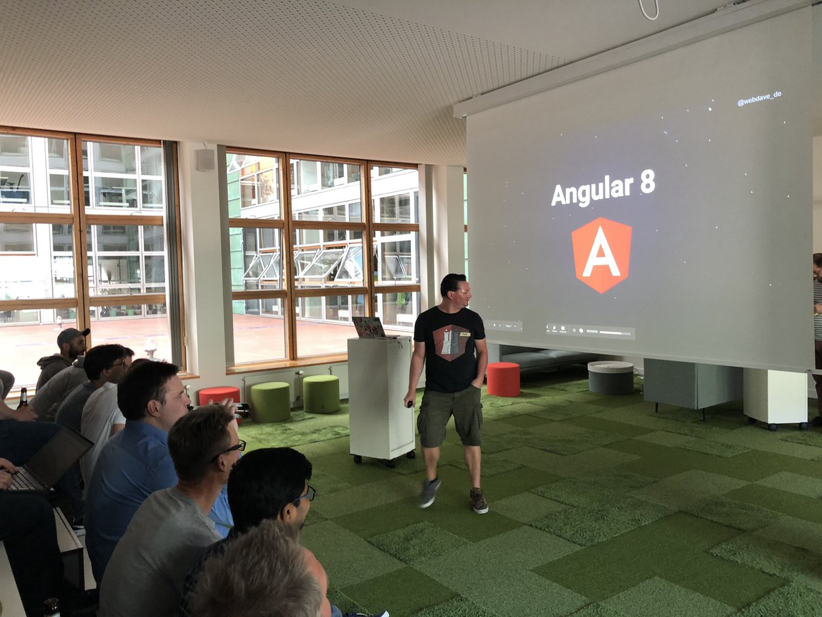 angular_de's tweet image. Now @webdave_de about #angular8 at the @angular_hamburg meetup