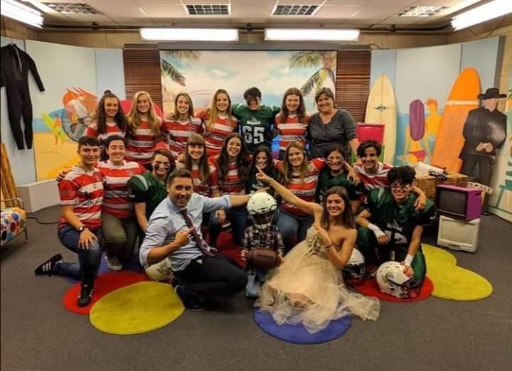 PBerserkers's tweet photo. Una prueba más de que el deporte derrumba barreras, en este caso el deporte femenino, Rugby y Fútbol Americano juntos en @TeleBilbao. Al final lo que cuenta es #practicardeporte. 💪🏽
#laschicastambienjuegan
@UniBilbaoRugby 🏉
@Torrelavega_es 🏈 https://t.co/bPxPpGHUE2