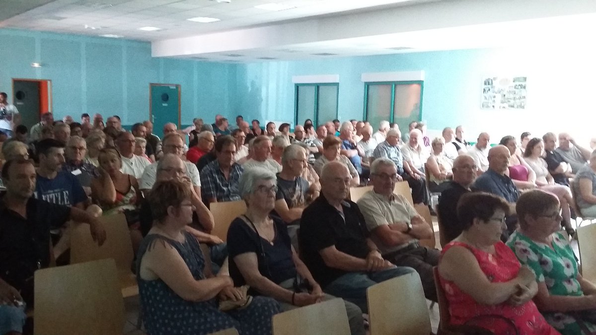 MoselleFibre's tweet photo. Plus de 300 personnes aux deux premières réunions sur le raccordement au réseau @MoselleFibre pour la zone de Rémeling. 🚨 Éligibilité au 1er semestre 2020 🚨 #MOSL #CCB3F https://t.co/NdQvd49Qhm
