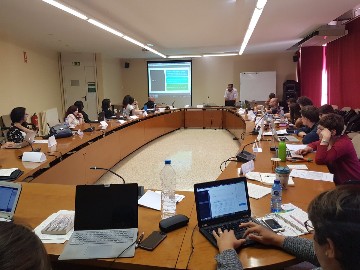 SCEgolab's tweet photo. @agarciamacias speaking about the EgoWeb2. @SCEgolab #SummerCourseSNA https://t.co/EWlGYwvIFY