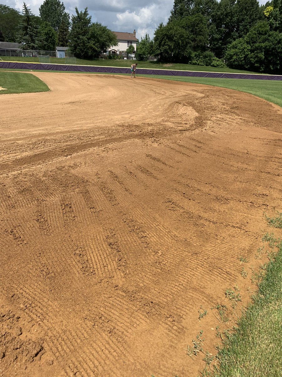 GOWHS_Baseball's tweet photo. Working to get the field #GameREADY for our summer team @Post911Baseball 🇺🇸⚾️ #BulldogLEGION #LegionBALL https://t.co/ycCEOtsgzN