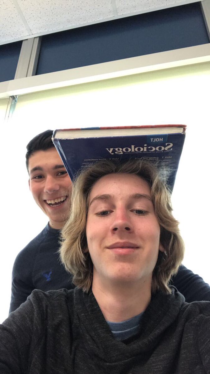 dmac2724's tweet image. Happy happy birthday from Applebee’s to you. We wish it was our birthday so we could party too. #dayofbirth #thebigoneeight