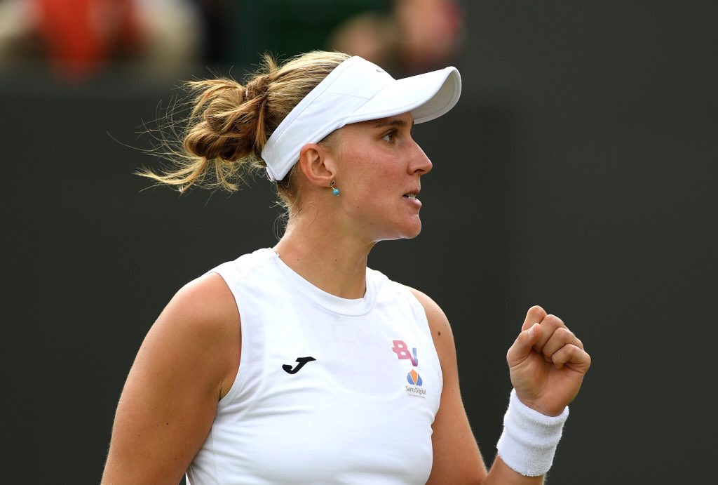 somostenisbr's tweet photo. 🇧🇷 BIA GIGANTE 🇧🇷 Beatriz Haddad Maia marca uma das maiores, senão a maior vitória da carreira. Elimina a ex-número 1 do mundo Garbiñe Muguruza na primeira rodada de Wimbledon marcando duplo 6/4. #somostenis #SET #wimbledon https://t.co/EBwAqFdep7