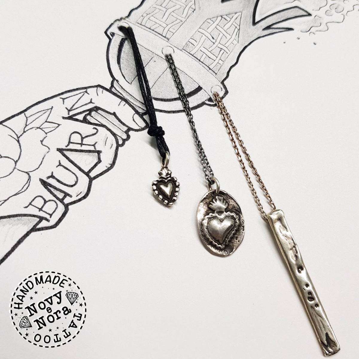 novy_tattoo's tweet image. B U R N 🔥
#burn #ardere #traditionalart #traditionaltattoo #handmade #handmadetattoostudio #carpi #sacredheart #sacrocuore #jewelrygram #jewelry #silver #argento925 #pendant #instajewelry #gioielli #art #torchtattoo #torch #art #tattoo #trampos