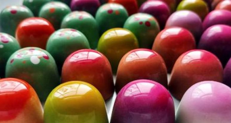 Join us at the Chicago Artisan Market on Sun, July 21st to sample &amp; shop the hand crafted caramels, bonbons, and macarons from Sugoi Sweets.
• TIX: ow.ly/y6GJ50uPnNB

* Use Coupon Code: CAM19 at checkout for special tix pricing. *