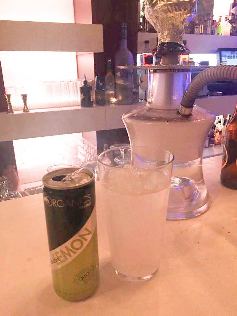 PinkLadyRF's tweet photo. Puede haber mejor momento???
@LaMoett @redbullESP #organics #lemon #tedaalas #relaxtime https://t.co/CTnYIsxaaF