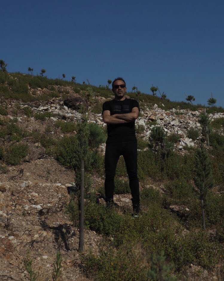 Ve Ayvalık şeytan sofrası..
Soruyordunuz “ne oldu fidanlar?” diye..
Bi poz vereyim dedim.
Her taraf yeşilleniyor.
Fidanlar boyumun yarısına geldi bile..
😊😊😊