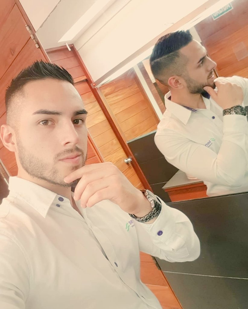 HeteroLima's tweet photo. Hola grinderos tenemos a un corredor de bienes raíces llamado enzo esta riquisimo , le mamas el culo o la verga? https://t.co/i7i9ojEFY4