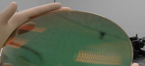 AmfOptics's tweet image. Check out this large 9&quot; diameter  Zinc Sulfide Multi-Spectral Diffractive Lens that AMF just completed.
#precisionoptics #optics #diffractive #diamonturned #photonics