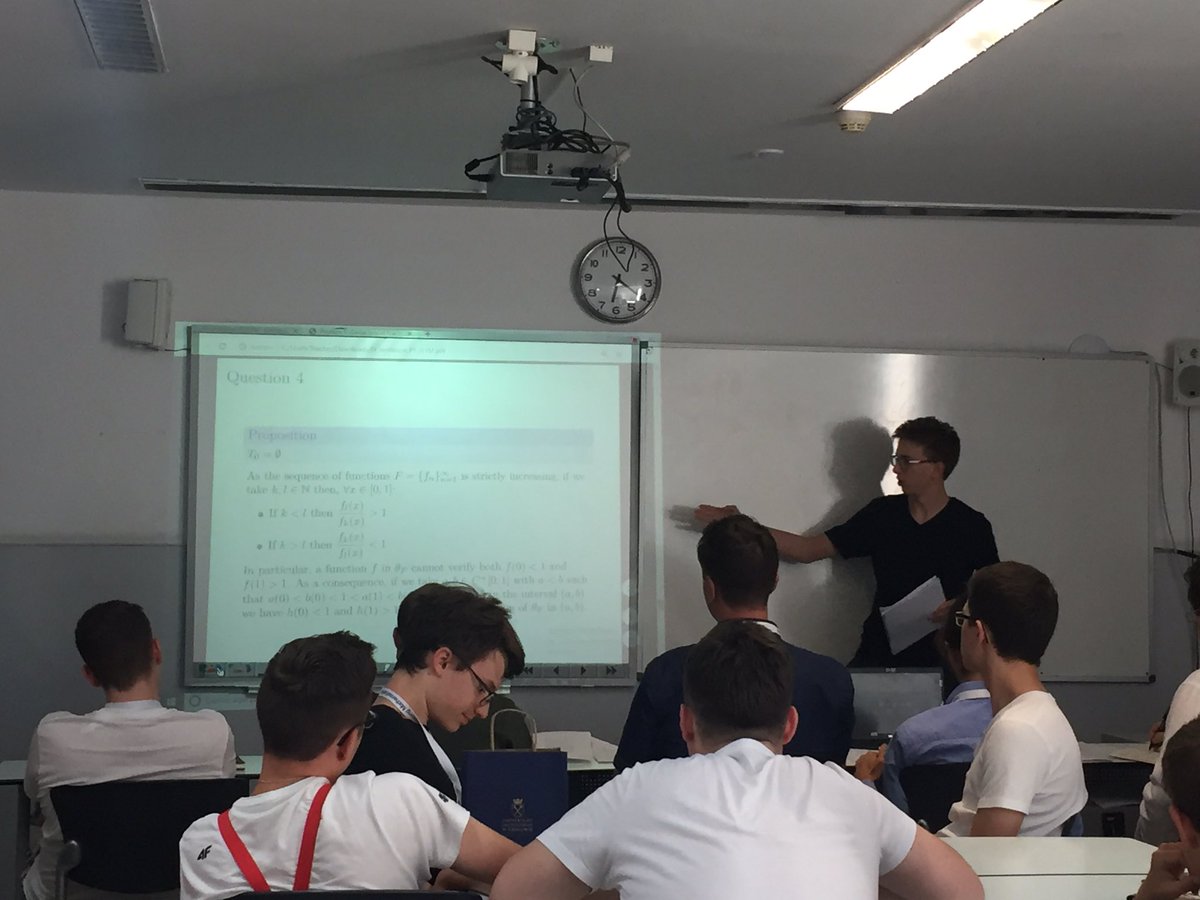 asso_CSK's tweet photo. L’équipe France 1 de Toulouse et Bordeaux présente sa solution au problème 5 de l’#ITYM2019 « Dense sets of fractions »
@TFJM2 @Asso_Animath https://t.co/xG9319rS6A