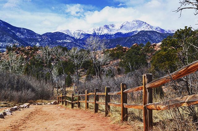 whitswildtribe's tweet photo. America the beautiful 🙌🇺🇸❤️ can’t wait to celebrate our nations independence this week 💥💥 @visitcos @gardenofthegodscolorado #coloradosprings #cityofcos #unitedstates #america #fourthofjuly #travel #placestovisit 💫 https://t.co/4mS6tB4QPM https://t.co/IjIjLRJpUS
