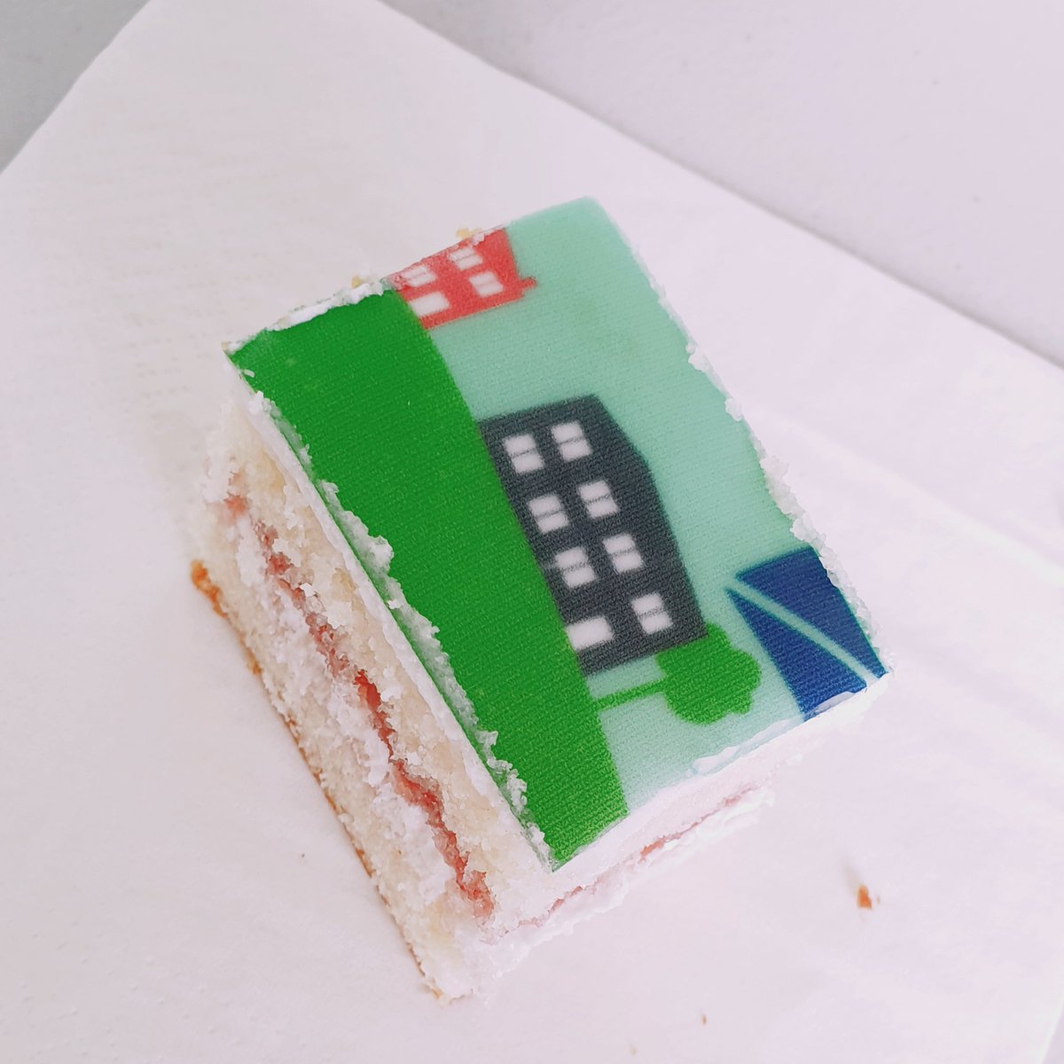 Woop! The sun came out for our opening at Elston. New development of ten rural homes for #affordablerent and #sharedownership @natfednews @NottsCommHA #RuralHousingWeek @Geda_Const  (and yes, branded cake is now a thing ...) 🍰 👍