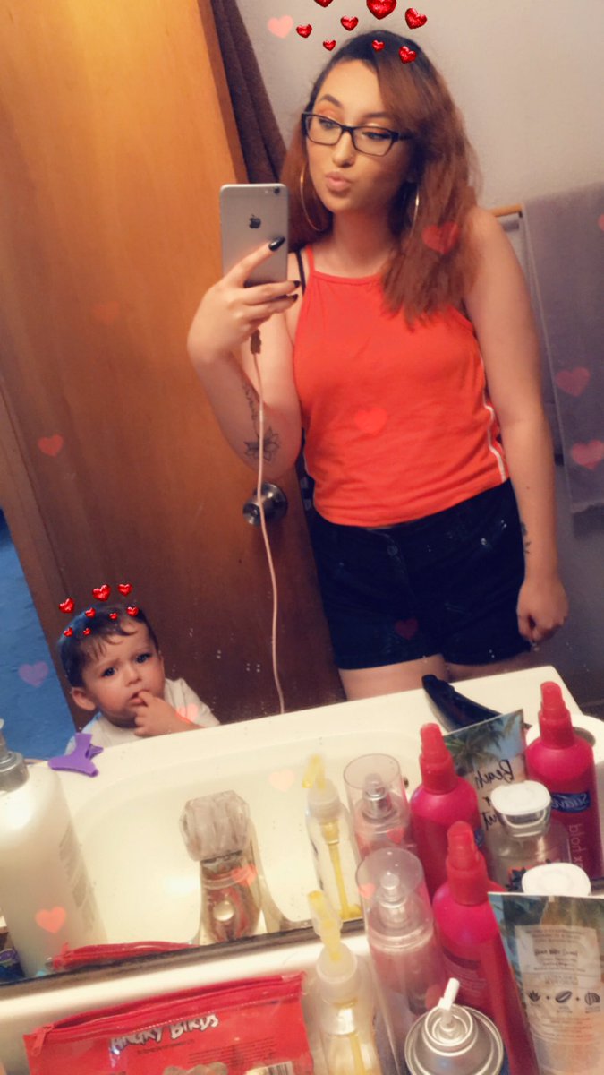 baby_alli_'s tweet photo. Happy tuesday❤️💚

My nephew decided to photobomb  

#DolanTuesday #DolanTwinsTuesday #Tuesdayselfie #graysondolan #ethandolan #dolantwins https://t.co/rPzGGAdvTU