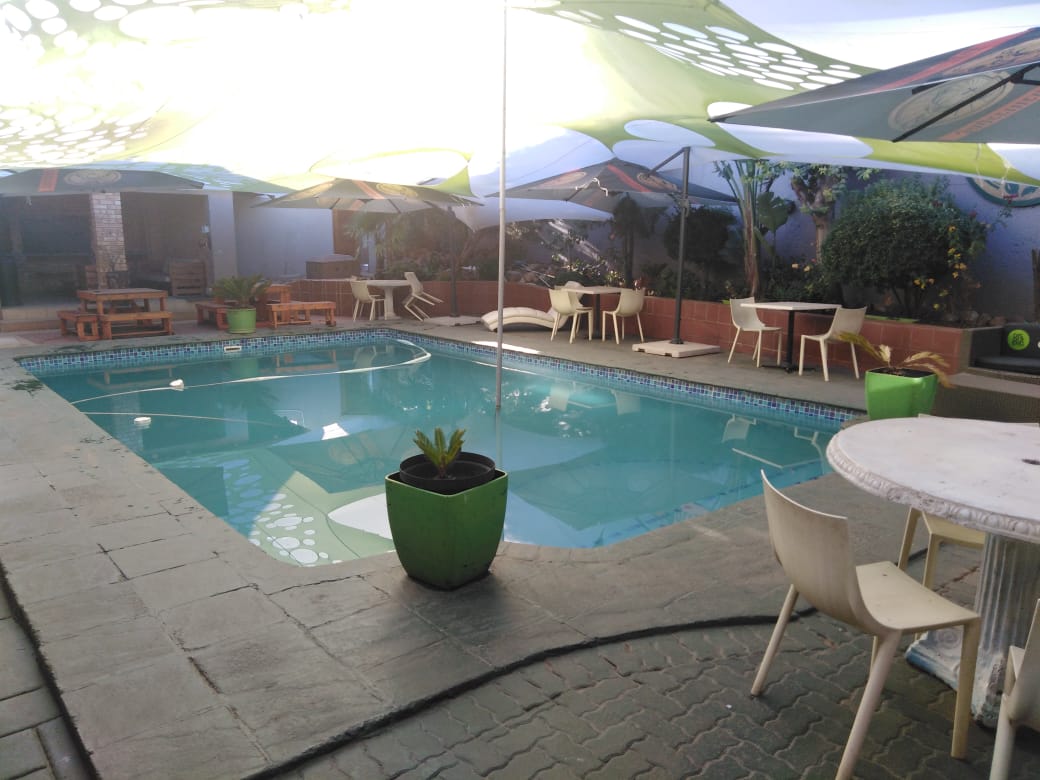 PhiweMkhuzo's tweet photo. Come enjoy your self at this luxurious place #SowetoVIPMarquee And taste the proudly South African Gin #48Gin https://t.co/FfYAbBPN8I