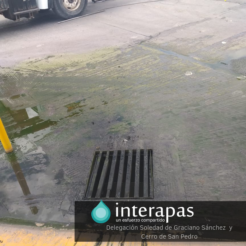 Interapass's tweet photo. #Trabajandoparati Todo el equipo de operación y mantenimientode Interapas Delegación Soledad de Graciano Sánchez y Cerro de San Pedro realizan trabajos de desazolve en Av. Cactus Frente a Quinta Pinos con apoyo de Vactor. Todos los reportes los estamos atendiendo de 24 a 48 hrs. https://t.co/kQOuEkVlSh