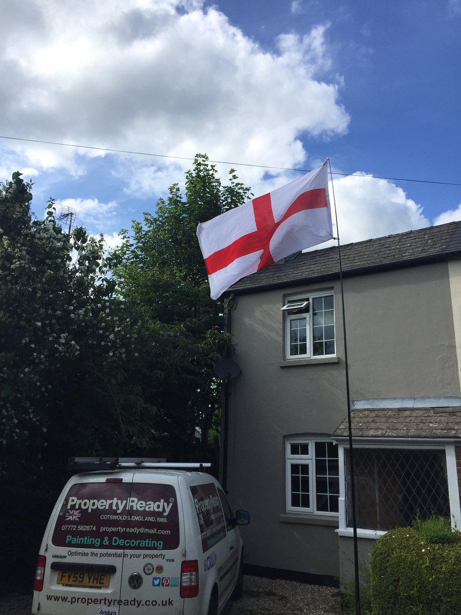 property_ready's tweet photo. #Lionnesses shhhssshh I left work early to put this up for Henry, come on girls nail ( not literally) the USA ๐บ๐ธ #Cheltenham #propertyready โ
#England #womensworldcup #bravo #lucybronze ๐๐ผ๐ฅ https://t.co/xid2CrTHTK