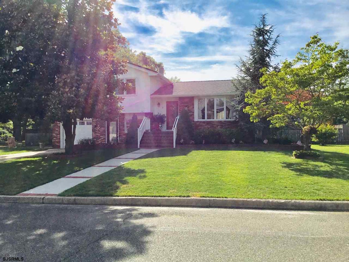 KWRAS794's tweet photo. See a virtual tour of one of our newest #listings 3 Royal Ave #EggHarborTownship #NJ  https://t.co/K1pTLx0up5 https://t.co/L1Id1iSNEZ