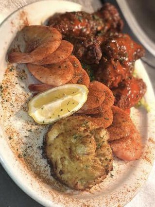 ZGTracksideSS's tweet photo. TUESDAY SPECIALS:

(1) 
One homemade crabcake
Six jumbo wings 
Half pound of steamed shrimp

(2) 
Fish Tacos- $11.99
Shrimp Tacos- $11.99
Beef Tacos- $7.99

$4 Margaritas https://t.co/8KmCX65Uku