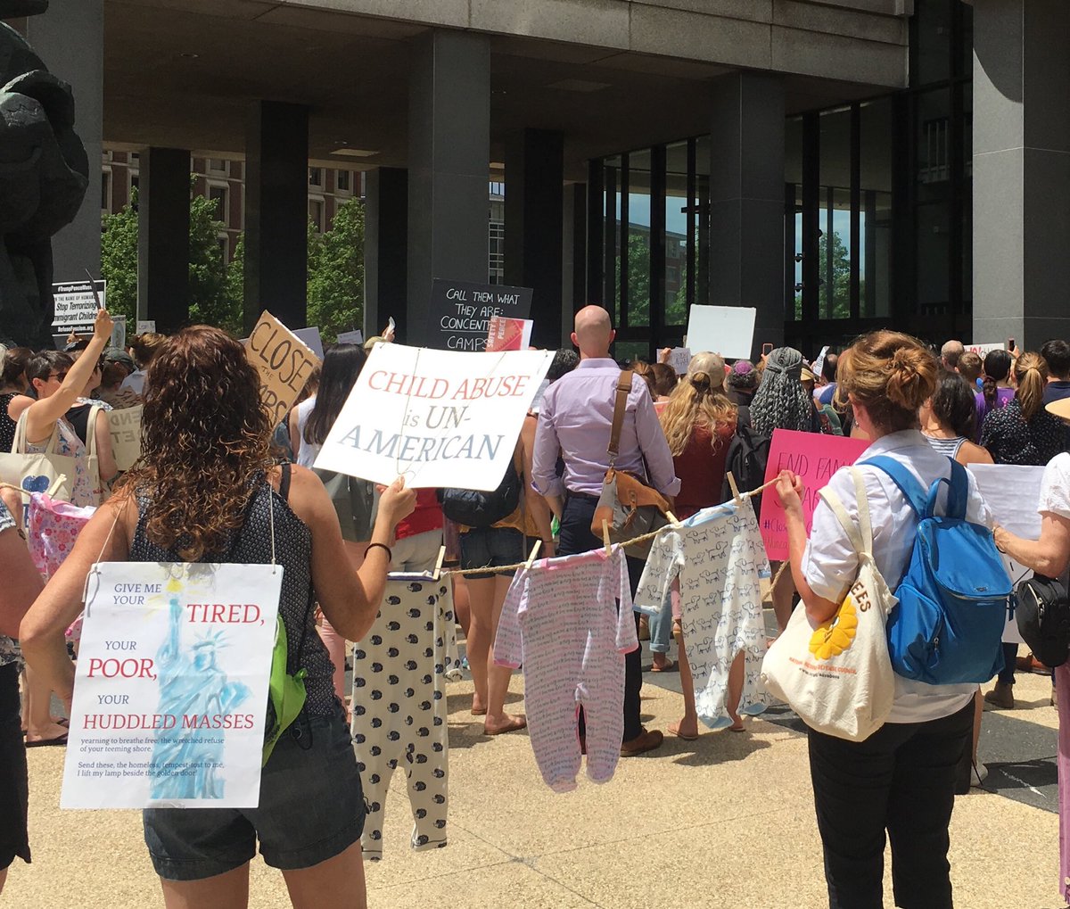 TransPeopleRock's tweet photo. #Closethecamps #Congressmustact #concentrationcamps #Boston #JFKFederalBuilding https://t.co/OVvovmSwA5