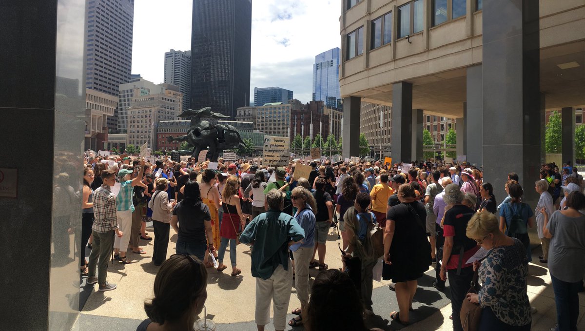 TransPeopleRock's tweet photo. #Closethecamps #Congressmustact #concentrationcamps #Boston #JFKFederalBuilding https://t.co/OVvovmSwA5