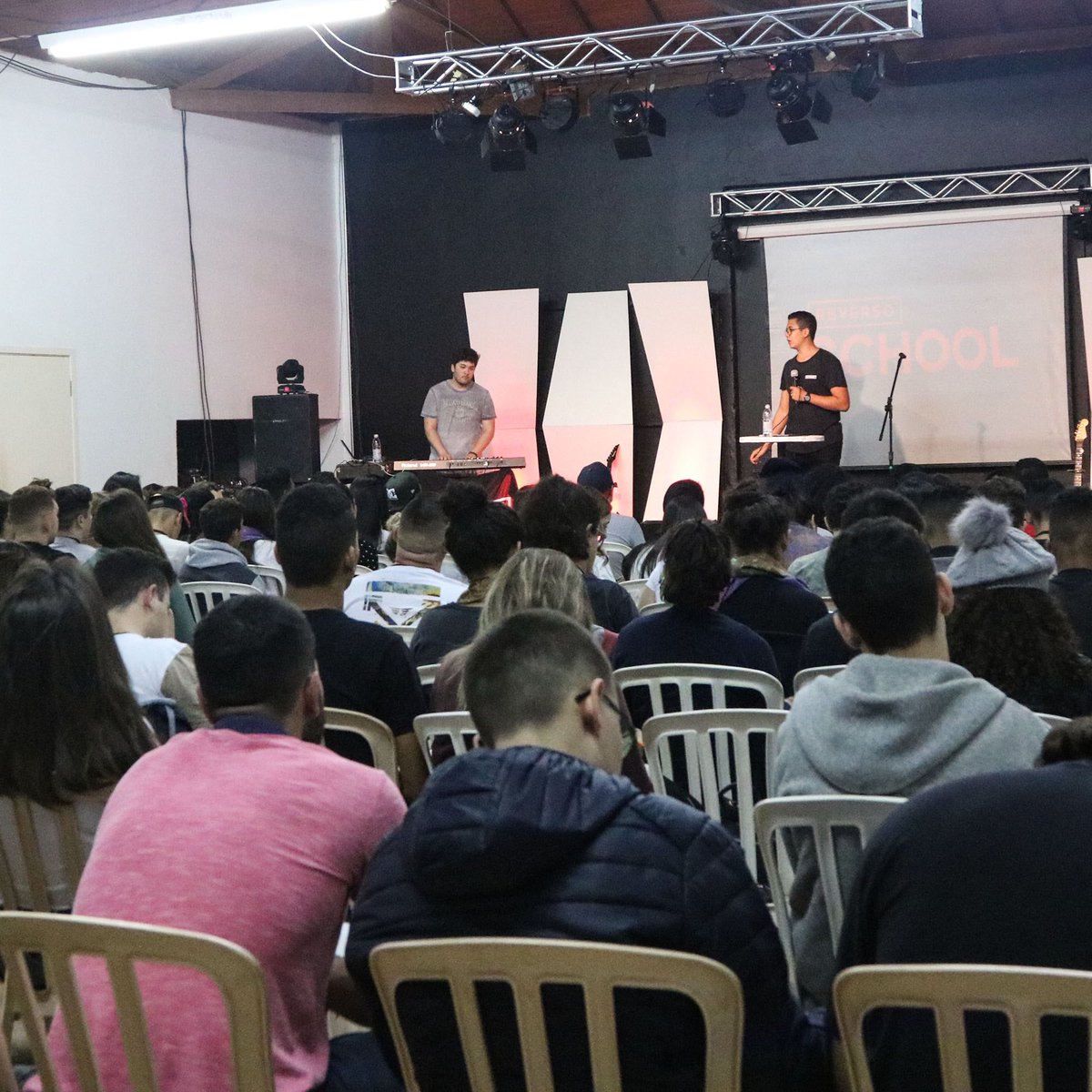 ReversoSchool's tweet photo. NOSSA NOITE FOI SOBRENATURAL! O que Deus está fazendo vai além...
.
.
.
.
SÓ FOI O PRIMEIRO DIA! https://t.co/JsgTpF5C8C