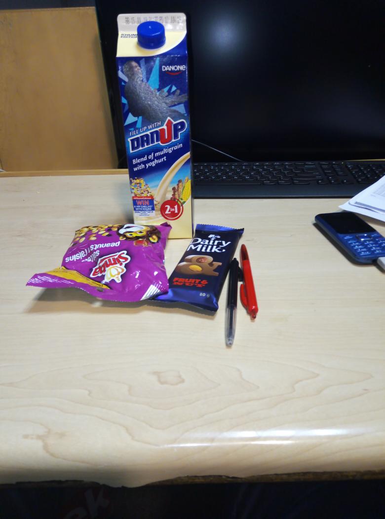 thomjohnson88's tweet photo. Today's Desk!!
@danup_sa @IIKHUNE_32_16
#KhuneEdition https://t.co/RhwbvMbXiw