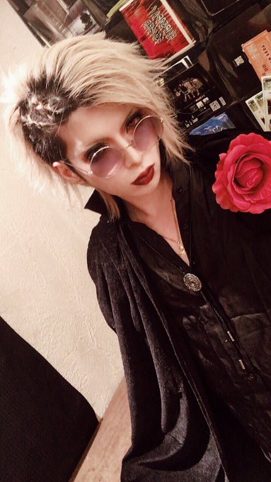 今宵は巣鴨獅子王へお越しの 紳士並びに淑女諸君、ご来場いただきどうもありがとう🎩✨  だーくきるしゅたいん！！！！！ 眼鏡有りと無しどちらがお好みですか？👁&zwj;🗨 https://t.co/r1IYAB<a href="/tag/%E6%AD%8C%E3%81%A3%E3%81%A6%E3%81%BF%E3%81%9F"class="tags"><span>#歌ってみた</span></a><a href="/tag/%E6%AD%8C%E3%81%A3%E3%81%A6%E3%82%82%E3%82%89%E3%81%A3%E3%81%A6%E3%81%BF%E3%81%9F"class="tags"><span>#歌ってもらってみた</span></a>
