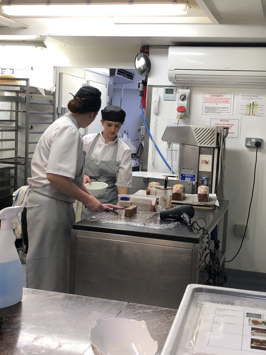HRC_Event's tweet photo. We got a sneak peak in to the kitchen at Belmont ale Manoir aux Quat’Saisons, great seeing the chefs in action! #kitchen #insidethekitchen #BehindtheScenes #Bts #foodprep #foodservice #hospitality #chefs #food #catering https://t.co/luPFUfAMdL