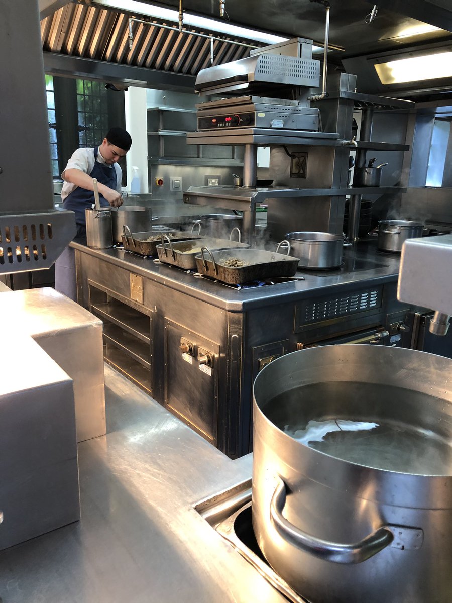 HRC_Event's tweet photo. We got a sneak peak in to the kitchen at Belmont ale Manoir aux Quat’Saisons, great seeing the chefs in action! #kitchen #insidethekitchen #BehindtheScenes #Bts #foodprep #foodservice #hospitality #chefs #food #catering https://t.co/luPFUfAMdL