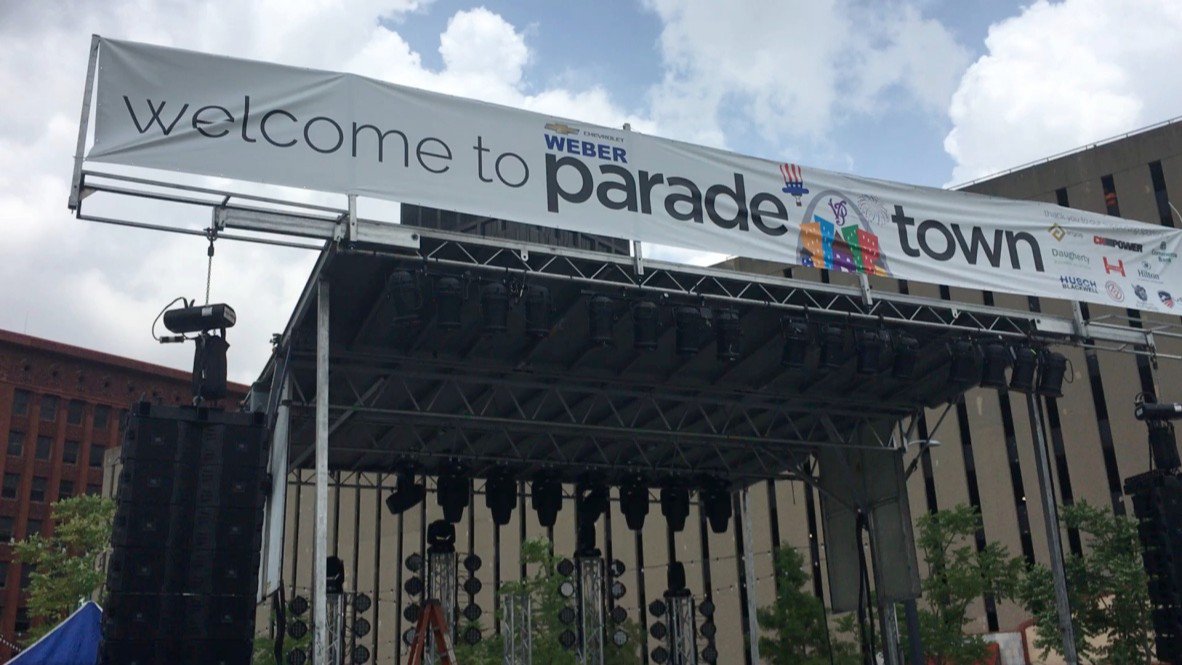 AmBirthdayParad's tweet photo. Are you excited?! ParadeTown 2019 is tomorrow at Kiener Plaza beginning at 4:00 PM. Fun for the whole family! Music, food, and a free concert by Jake's Leg! Bring your friends and family to to this kid-friendly event. #ambirthdayparade #vpparade #stl 🎵🇺🇸🌭🥔👍 https://t.co/5FvnCJkEYW